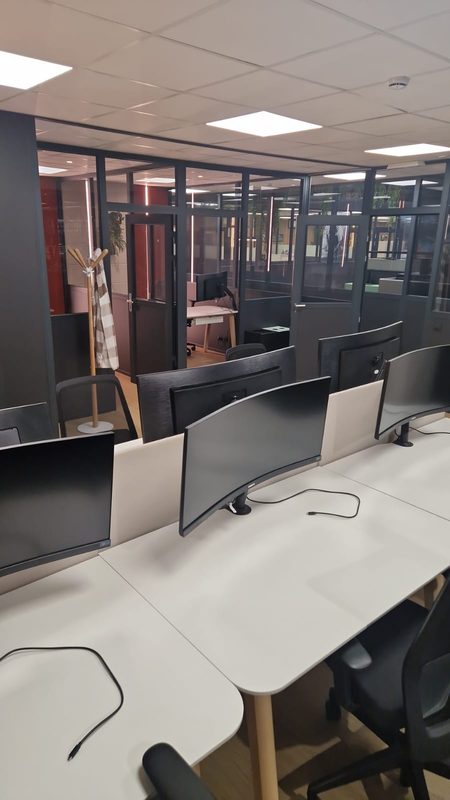 Postes de travail entretenus par PM Cleaning à Waterloo