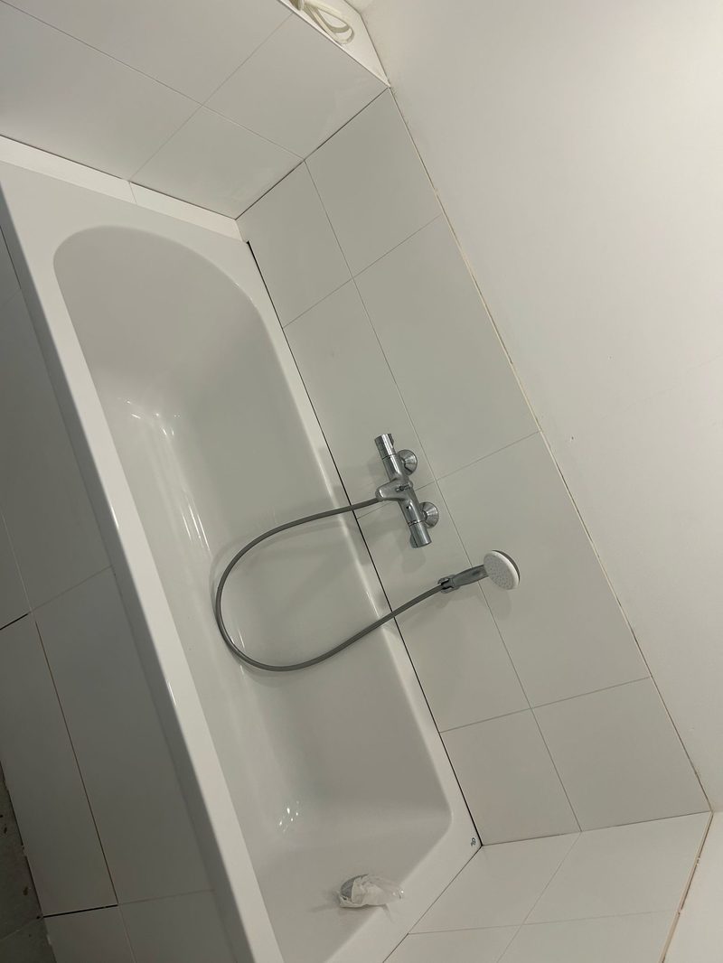 Salle de bain après nettoyage de fin de travaux par PM Cleaning
