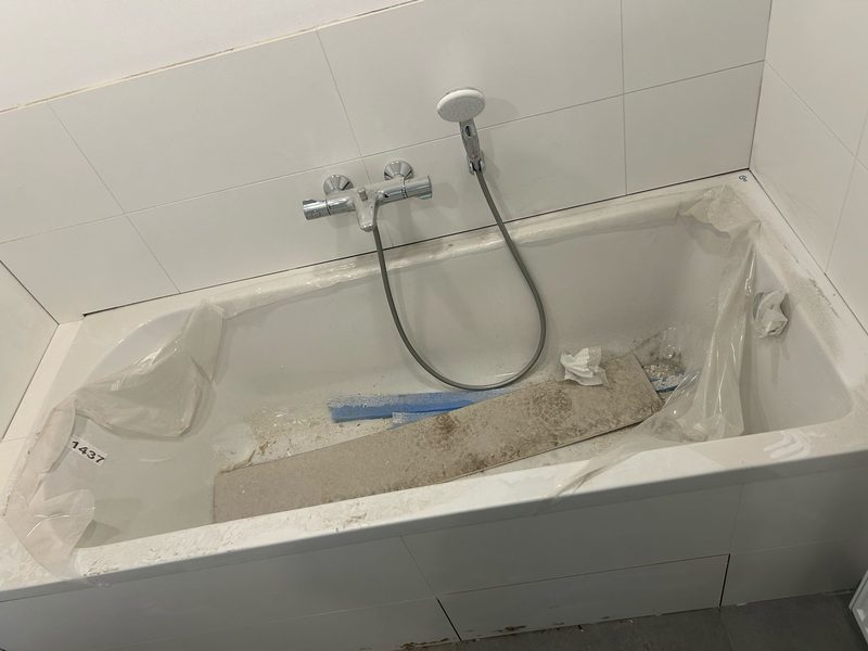 Salle de bain après travaux, avant nettoyage par PM Cleaning