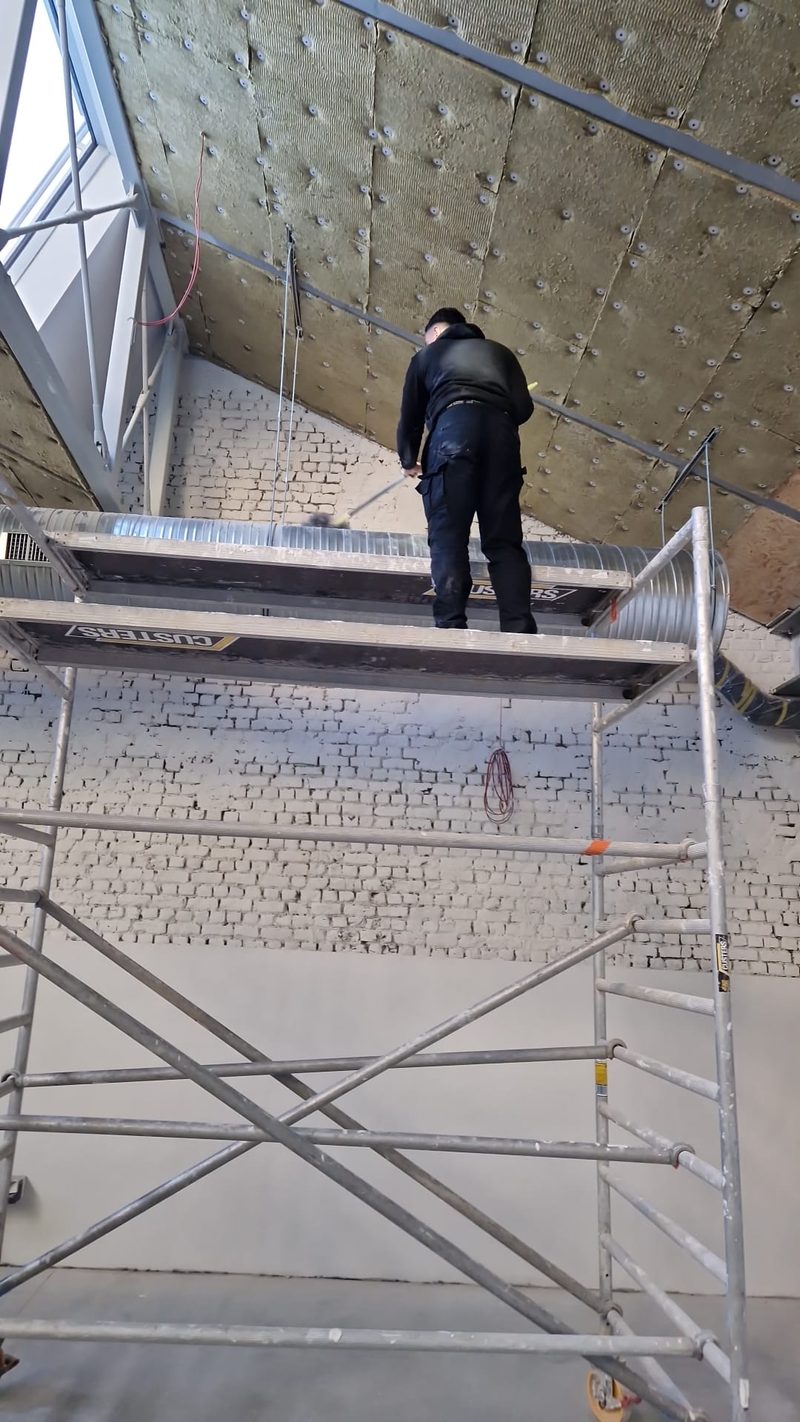 Nettoyage en hauteur sur site industriel par PM Cleaning