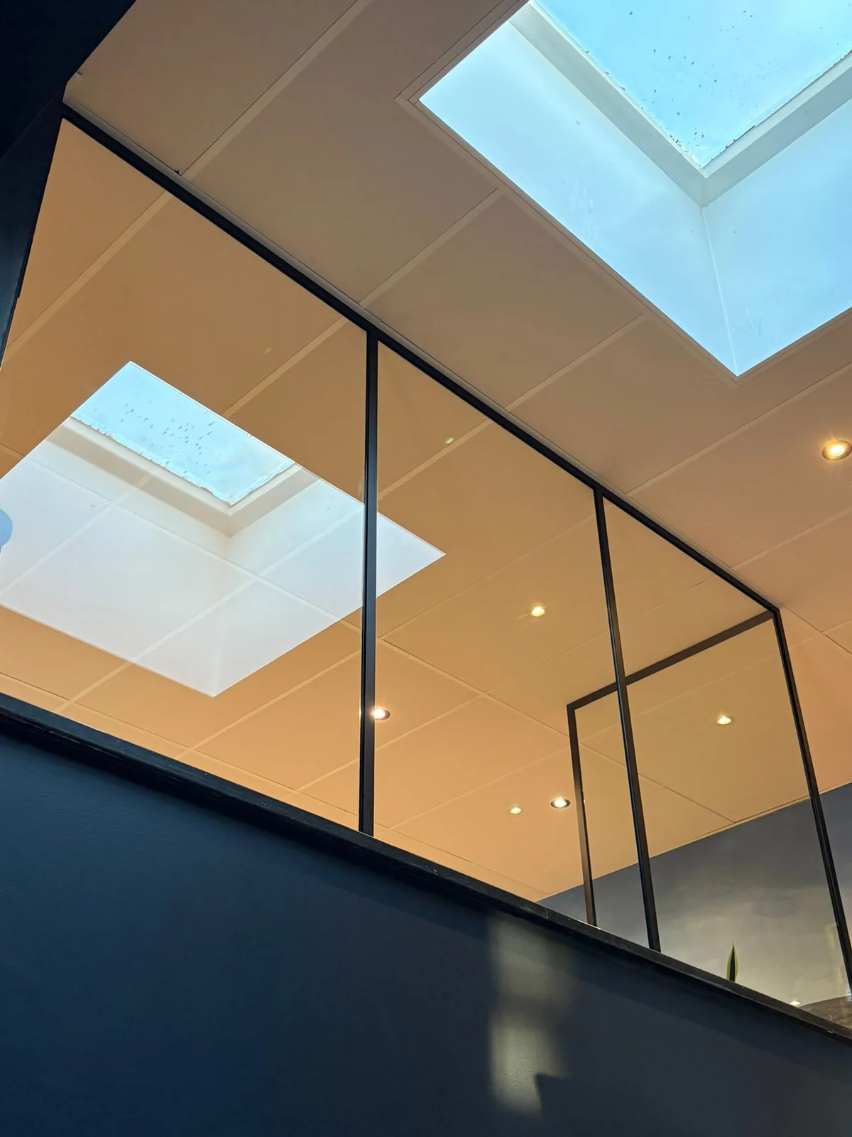 Vitres intérieures de bureaux après nettoyage par PM Cleaning