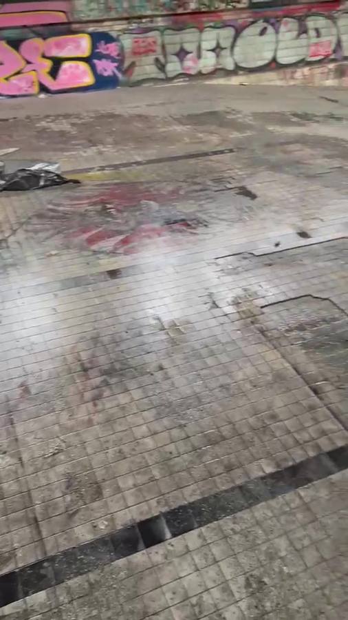 Piscine désaffectée à Charleroi avant préparation de décor de tournage