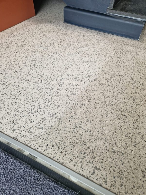 Sol industriel avant-après nettoyage - PM Cleaning